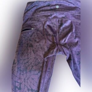 - LULULEMON star crossed pattern leggings Sz6